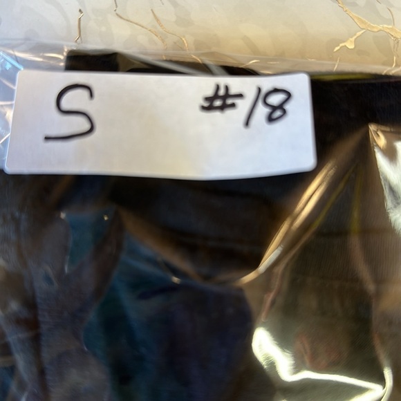 Adidas AMPLIFIER TEE size small shirt sleeve black - Picture 8 of 8